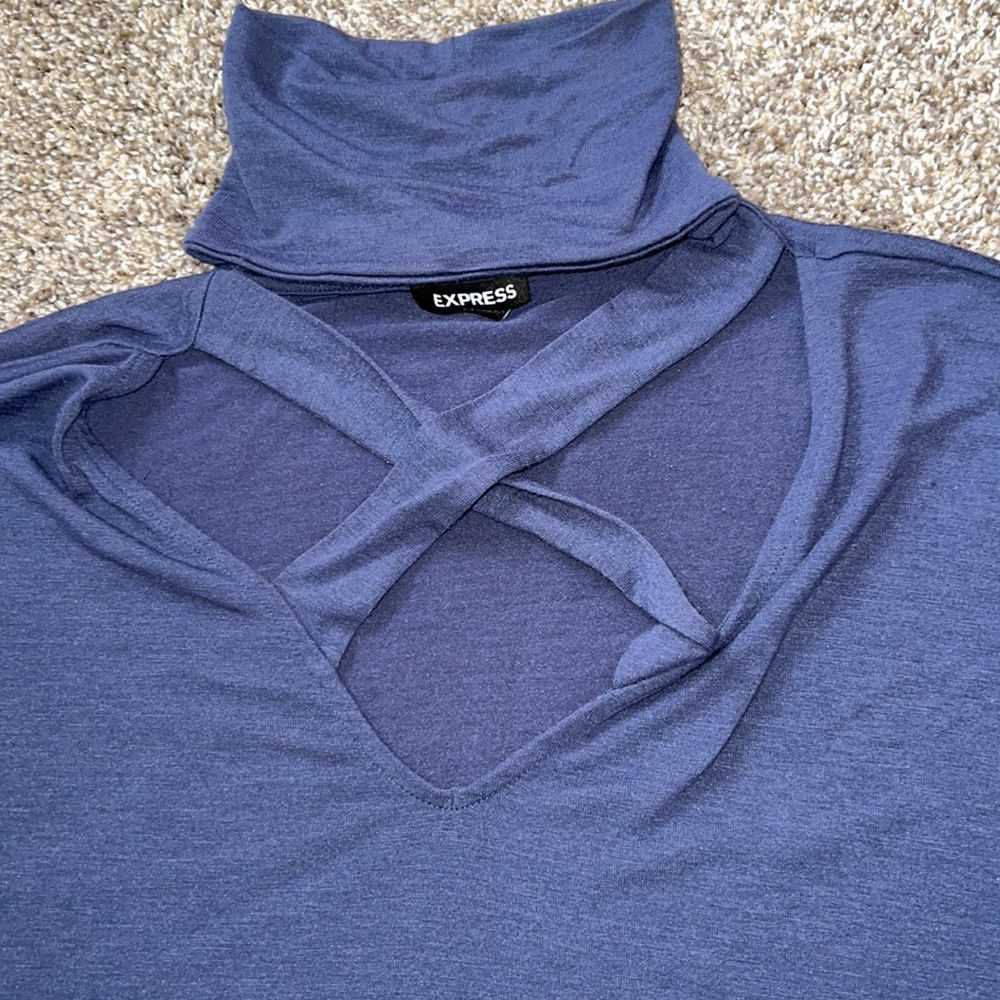 Express Cutout Top - Picture 4 of 8